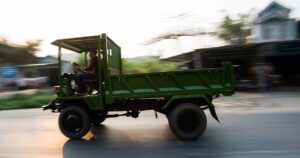 Mơ thấy xe công nông đánh con gì: Ý nghĩa và con số may mắn