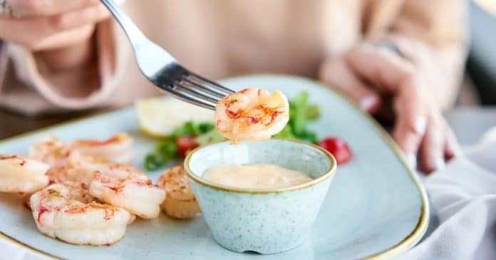 Mơ thấy ăn tôm là giấc mơ tài vận