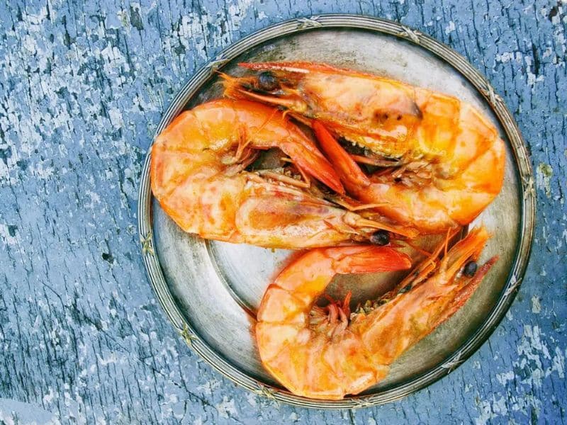 Mơ thấy ăn tôm là giấc mơ có ý nghĩa tiêu cực?