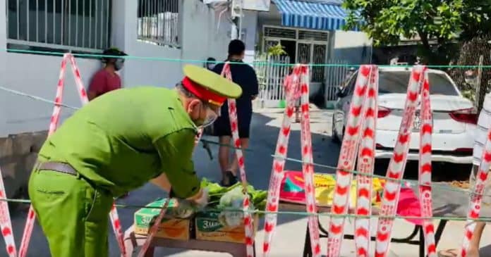 Mơ thấy công an đánh con gì